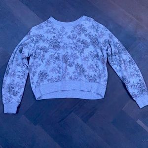 Long sleeve grey crop top with flower designs.